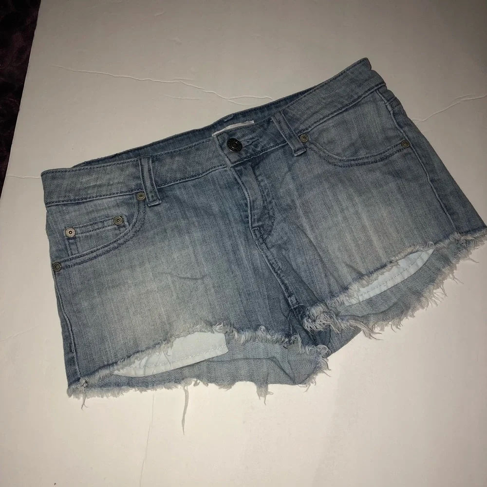 aritzia cut off shorts